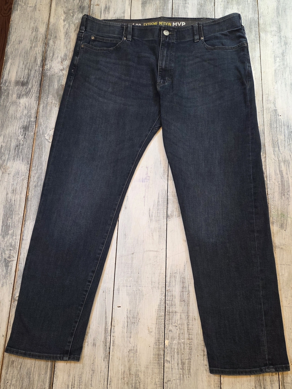 Lee Men's Extreme Motion MVP Slim Straight Dark Indigo Jeans sz 42x32